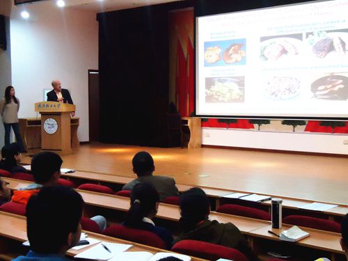美国明尼苏达大学Robert Turesky来我校作专题报告