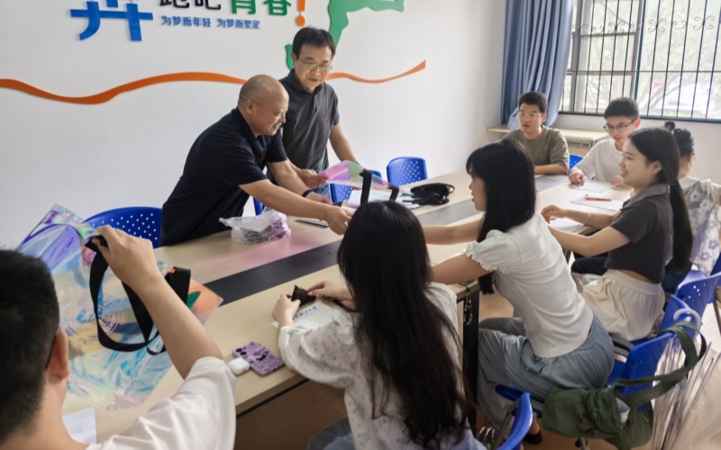 亚洲片中文字幕在线看外国语学院举办了端午主题茶话会。